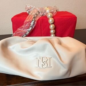 Badgley Mischka NWT Cream Vegan Leather crossbody faux pearls and chain strap.
